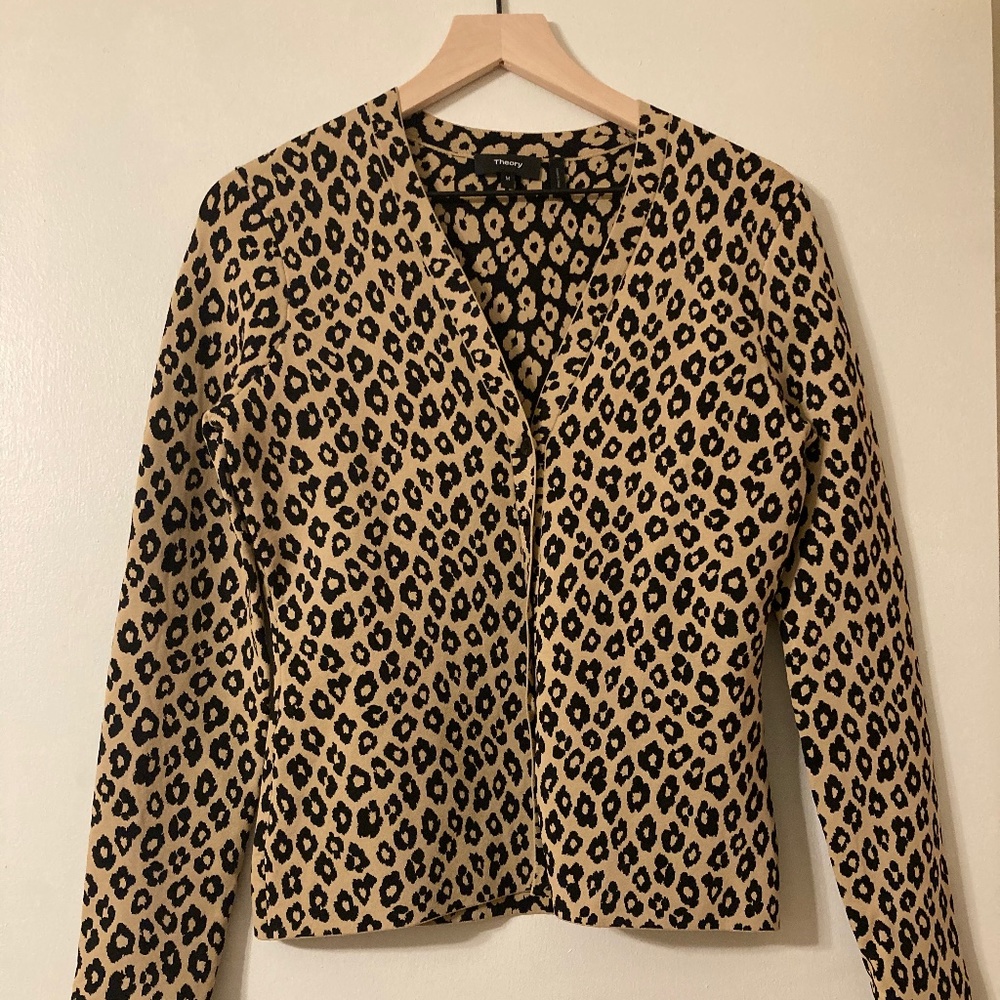 ✨ THEORY ✨ Cheetah Print Cardigan 🐆 Sz M 🐆 - Picture 2 of 5